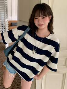 Dazy Plus 女款大尺碼拼色拼接條紋寬鬆 Polo 領中袖休閒夏季 T-shirt - 藍白色 - 查看 1