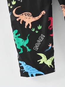 SHEIN Lockerer, bequemer Jumpsuit für kleine Jungen, lässiger, süßer Stil, geeignet für Schule, Sport und Outdoor-Aktivitäten, passend für Jungen von 4 bis 7 Jahren. Cargohose für Kleine Jungen mit süßem Dinosaurier-Muster - Schwarz - Übersicht 7