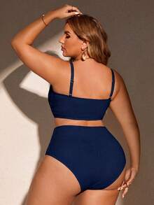 SHEIN Swim Curve 大尺碼女款夏季海灘純色抓皺細肩帶比基尼上衣與三角褲兩件式泳衣套裝 - 藏蓝色 - 查看 2