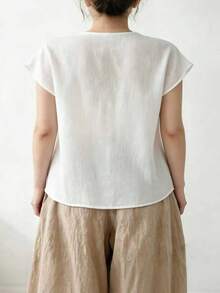 SHEIN 女款亞麻苧麻舒適寬鬆V領襯衫，夏季新款，鈕扣細節，常規長度上衣，度假全白休閒風 - 白色 - 查看 2