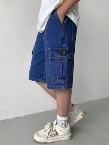 SHEIN 兒童青少年男孩口袋鈕扣工裝休閒百搭日常上學開學牛仔短褲 藍色 夏季 - 深色水洗藍 - 查看 8