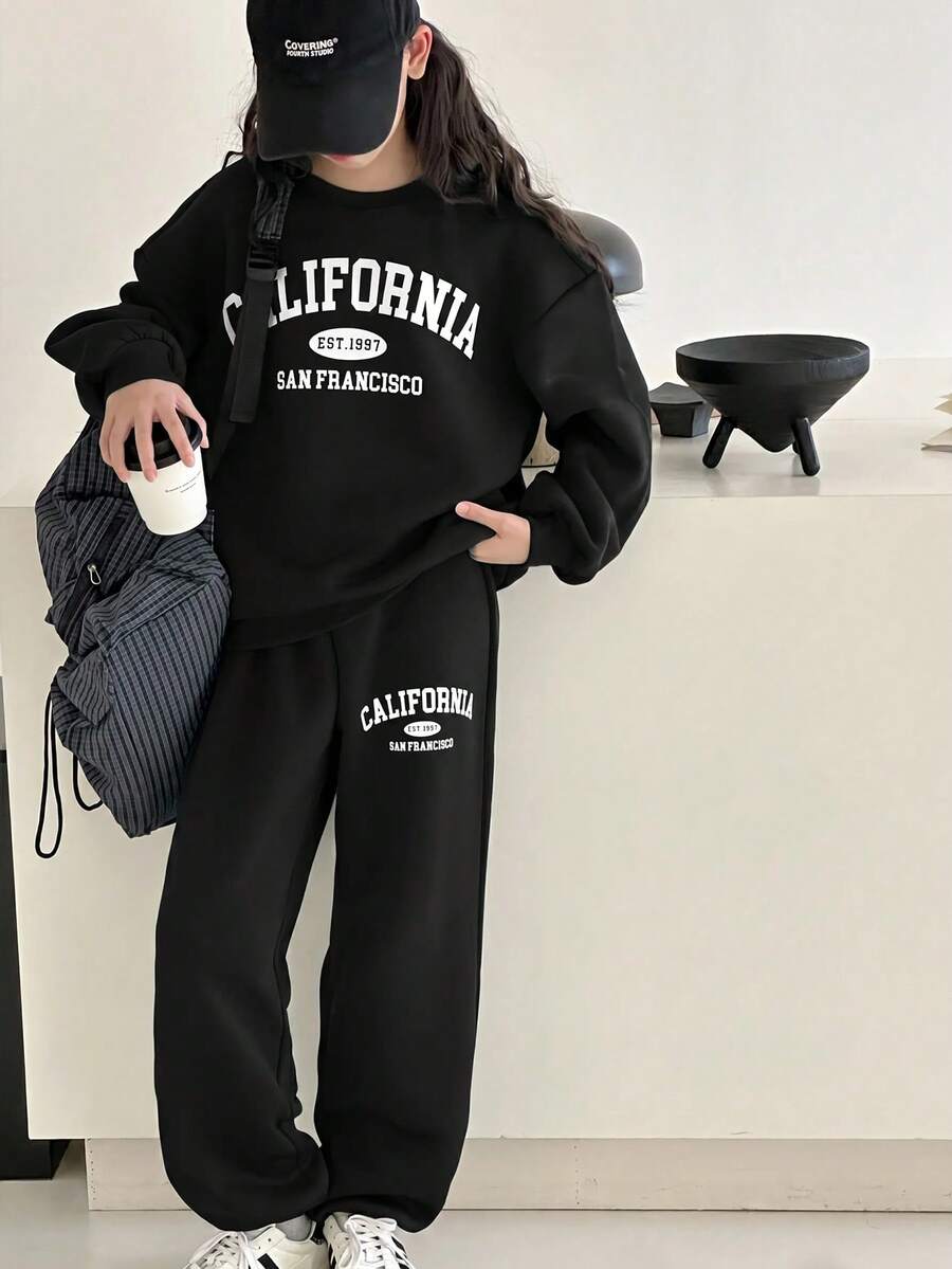 青少年女孩舒適休閒極簡英文標語印花大尺寸圓領長袖套頭運動衫與錐形運動褲套裝,適合居家與外出,深綠色,聖誕節 - 黑色 - 查看 1