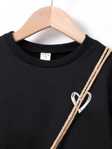 SHEIN Elladie kids 返校季女童 4-7 歲休閒圓領長袖衛衣，愛心印花裝飾，時尚英倫風黑白格紋創意拼接下擺，適合女童外出、聚會、學校表演、日常穿著，秋冬搭配 - 黑色 - 查看 4