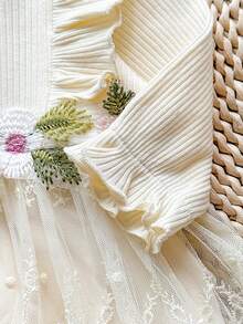 SHEIN Vintaside Kids 新生女嬰白色坑條三維刺繡花朵蝴蝶結拼接網紗洋裝與髮帶2件組，秋冬新款優雅適合戶外拍攝 - 杏色 - 查看 12