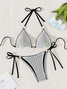 Swim Mod Bolso triangular de estilo sexy para mujer con tela calada, unicolor, adorno de flor de concha y perlas - Negro - Ver 1