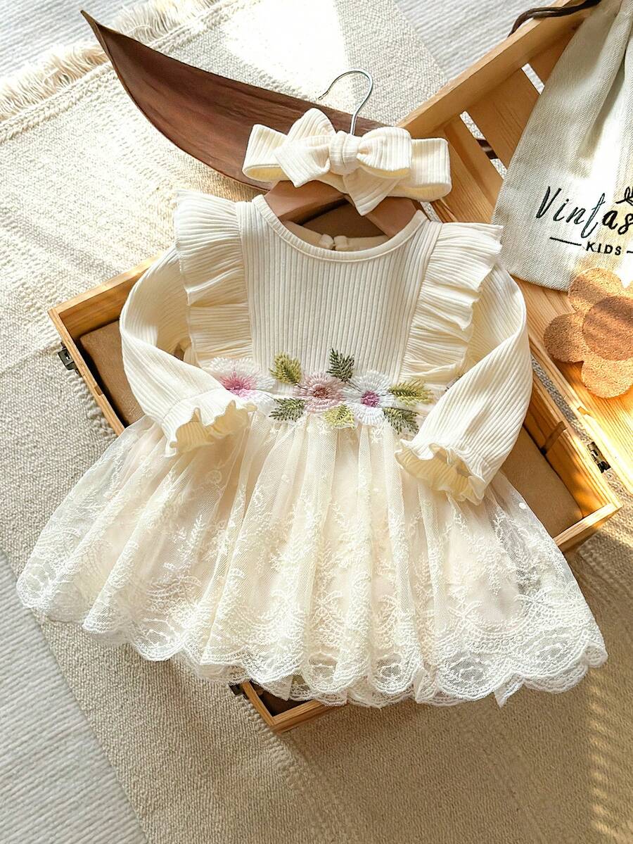 SHEIN Vintaside Kids 新生女嬰白色坑條三維刺繡花朵蝴蝶結拼接網紗洋裝與髮帶2件組,秋冬新款優雅適合戶外拍攝 - 杏色 - 查看 1
