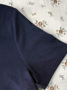 SHEIN 兒童青少年女孩深藍色 Polo 領 Polo 洋裝，小 Logo 馬刺繡圖案，百褶下擺條紋拼接翻領洋裝，校服休閒洋裝，返校季穿搭 - 寶藍色 - 查看 7