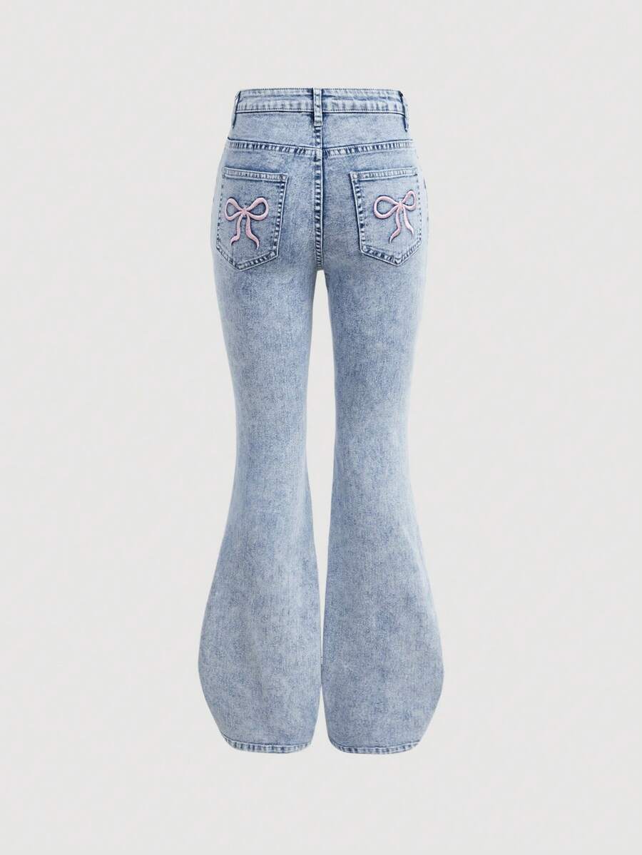 SHEIN 青少年女孩Y2K休閒淺色水洗優雅刺繡喇叭水洗牛仔褲,附蝴蝶結設計,秋冬返校返校季牛仔褲,街頭風復古長褲,舒適百搭,適合13-16歲,適用於學校、居家與旅行,刺繡牛仔長褲 - 藍色 - 查看 1