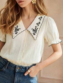 SHEIN 女款法式刺繡彼得潘領泡泡袖襯衫，夏季新款米色紋理單排扣上衣，休閒通勤優雅百搭 - 杏色 - 查看 4