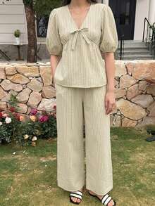DAZY 夏季海灘度假風蝴蝶結裝飾細條紋燈籠袖收腰女款兩件式睡衣套裝 - 淺藍色 - 查看 4