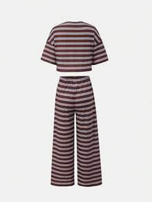 SHEIN 青少年女孩棕色與白色條紋休閒套裝 圓領寬鬆短袖T恤與同布料鬆緊腰短褲 2件套 復古對比條紋紋理布料 美式慵懶女裝 夏季日常街頭穿搭 度假造型 小眾設計舒適套裝 KIDS - 棕色 - 查看 2