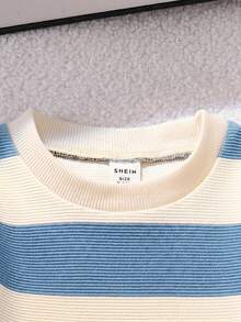 SHEIN 2件組 兒童男孩/女孩 春夏休閒條紋短袖T恤與牛仔短褲套裝，街頭風穿搭 - 彩色 - 查看 4