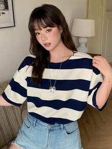 Dazy Plus 女款大尺碼拼色拼接條紋寬鬆 Polo 領中袖休閒夏季 T-shirt - 藍白色 - 查看 7