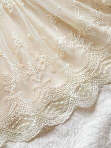 SHEIN Vintaside Kids 新生女嬰白色坑條三維刺繡花朵蝴蝶結拼接網紗洋裝與髮帶2件組，秋冬新款優雅適合戶外拍攝 - 杏色 - 查看 8