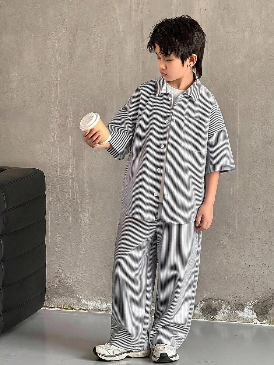 SHEIN 2件組兒童青少年男孩休閒學院風條紋翻領長袖寬鬆開襟襯衫與素色直筒長褲套裝，適合學校、花園、海灘、生日，春、夏、秋、冬四季穿著