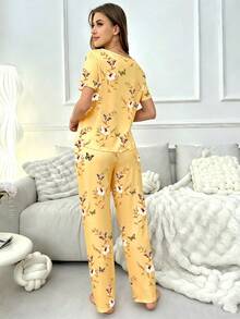 SHEIN 花卉蝴蝶印花上衣與長褲女款睡衣套裝 - 黃色 - 查看 2