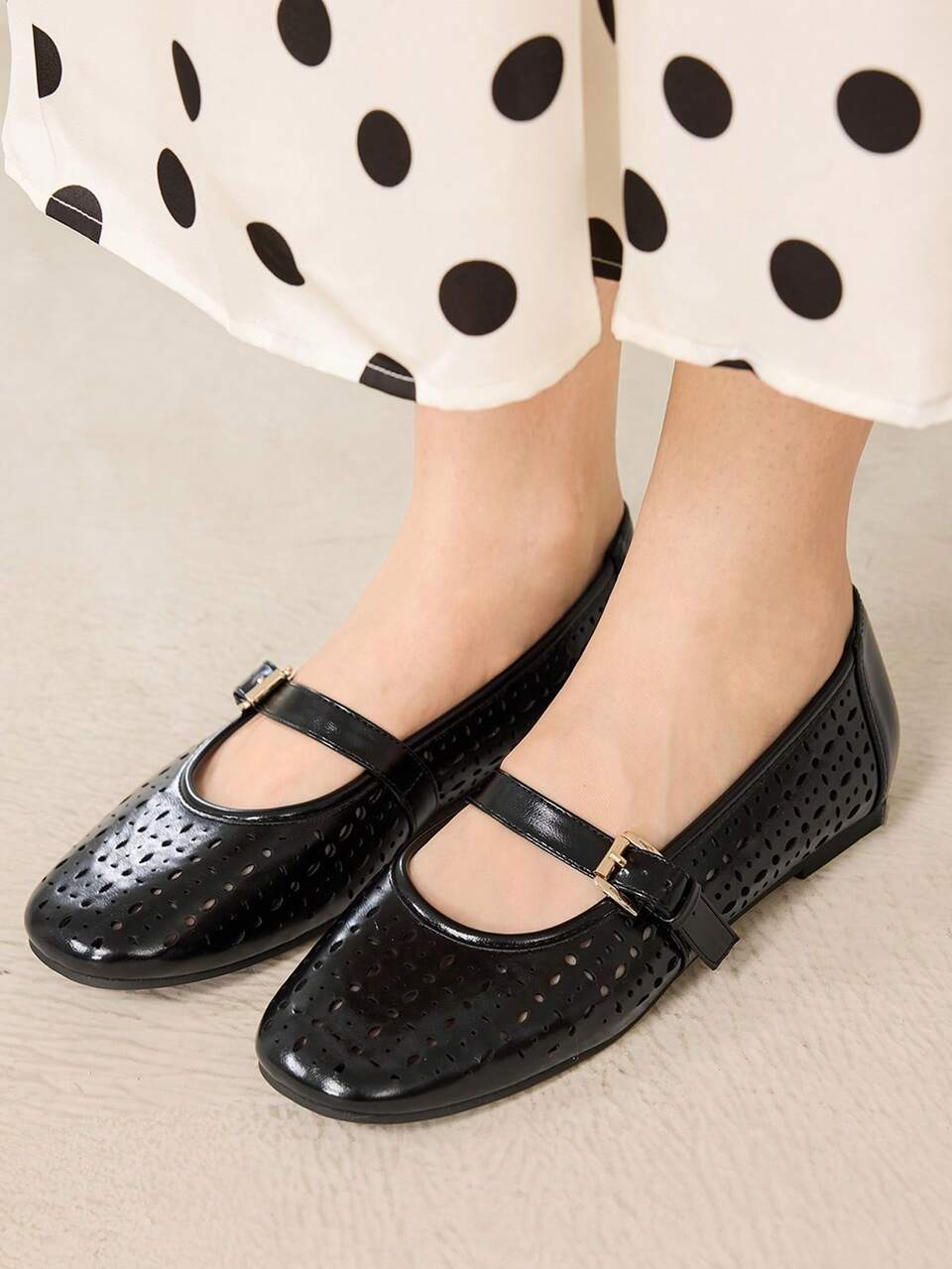 WOMEN'S HOLLOW FLAT SHOES