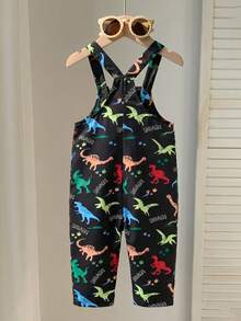 SHEIN Lockerer, bequemer Jumpsuit für kleine Jungen, lässiger, süßer Stil, geeignet für Schule, Sport und Outdoor-Aktivitäten, passend für Jungen von 4 bis 7 Jahren. Cargohose für Kleine Jungen mit süßem Dinosaurier-Muster - Schwarz - Übersicht 2