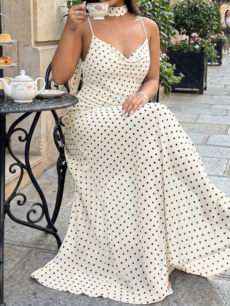 GalTyme Gaun Camisole Wanita Ukuran Plus dengan Motif Polkadot dan Kerah Berkerut - Aprikot - View 1