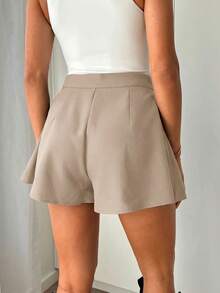 Siren Gaze Solid Color Button Pocket Loose Elegant Commuter Shorts - Khaki - View 2