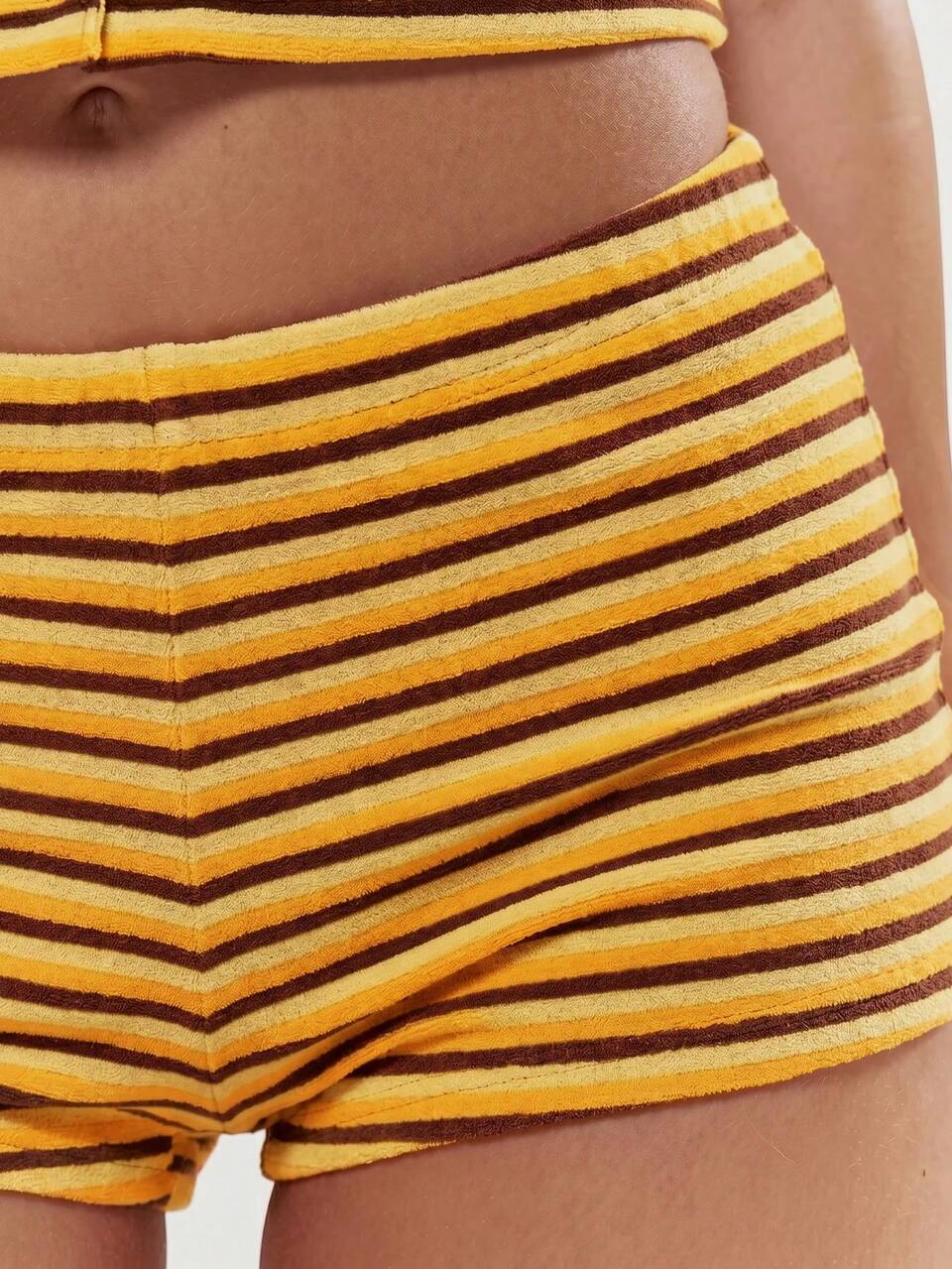 Micro Shorts Hotpants Ajustados de Cintura Baixa em Fleece Felpudo Listrado, Apenas para Primavera e Verão, Fofos e Femininos para Férias