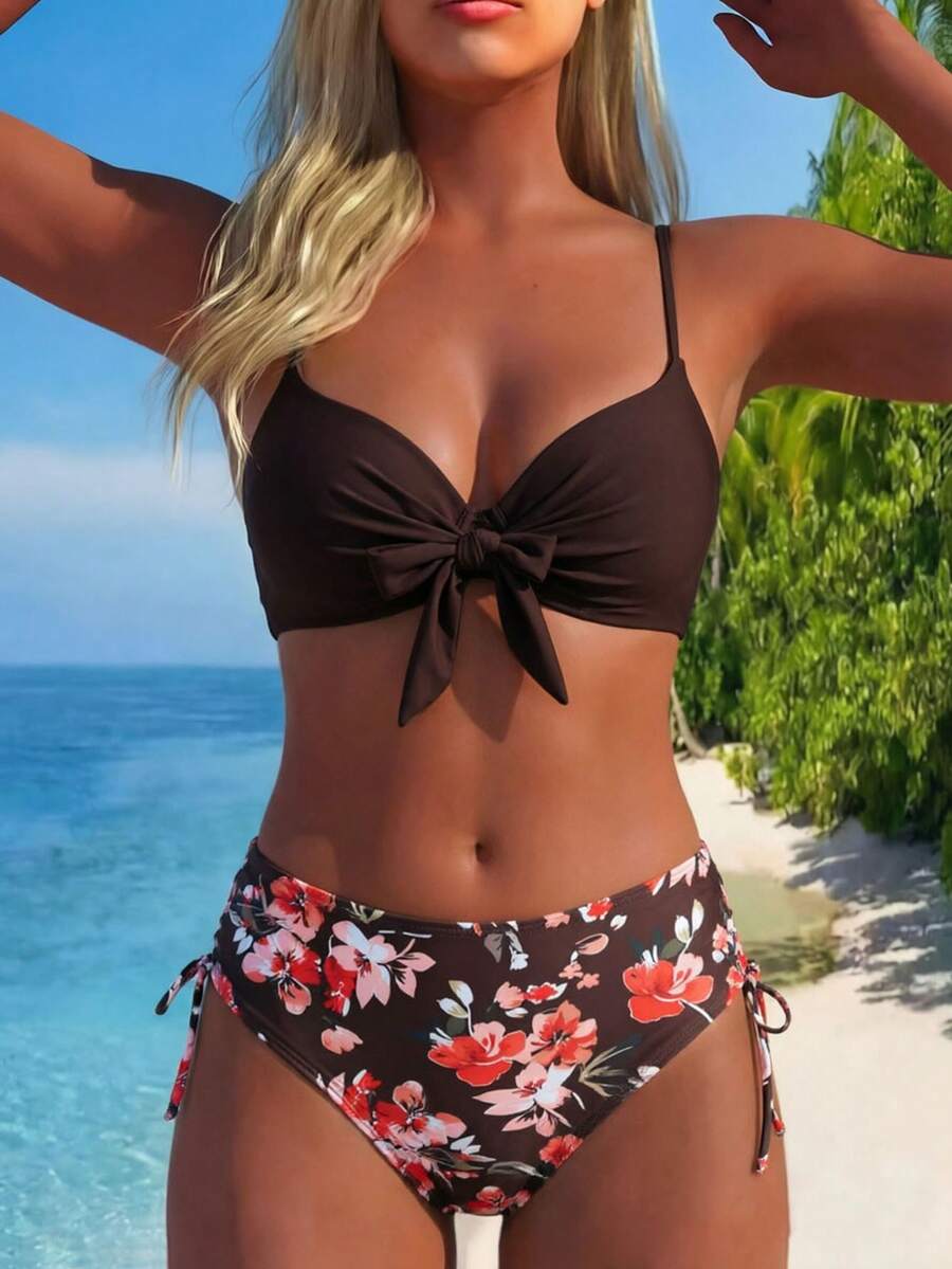 SHEIN Swim Swim Lushoire 女士成熟時尚性感泳裝兩件套,青藍孔雀綠前綁帶純色比基尼上衣搭配花卉印花短褲套裝,夏季海灘度假風 - 棕色 - 查看 1