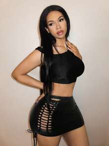 SHEIN BamGlam Saia sexy de couro PU para senhora, novo estilo, com pregas laterais e abertura irregular, frente com pregas e tiras cruzadas, corte ajustado, com cinto, adequada para looks de discoteca e estilo urbano - Preto - Ver 5