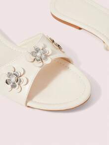 CUCCOO DOLLMOD Off-White, Metallic Pearl Flower Decoration, Flat-Bottomed Sandals, Women's Fresh And Sweet Style Outside Slippers - Apricot - View 4