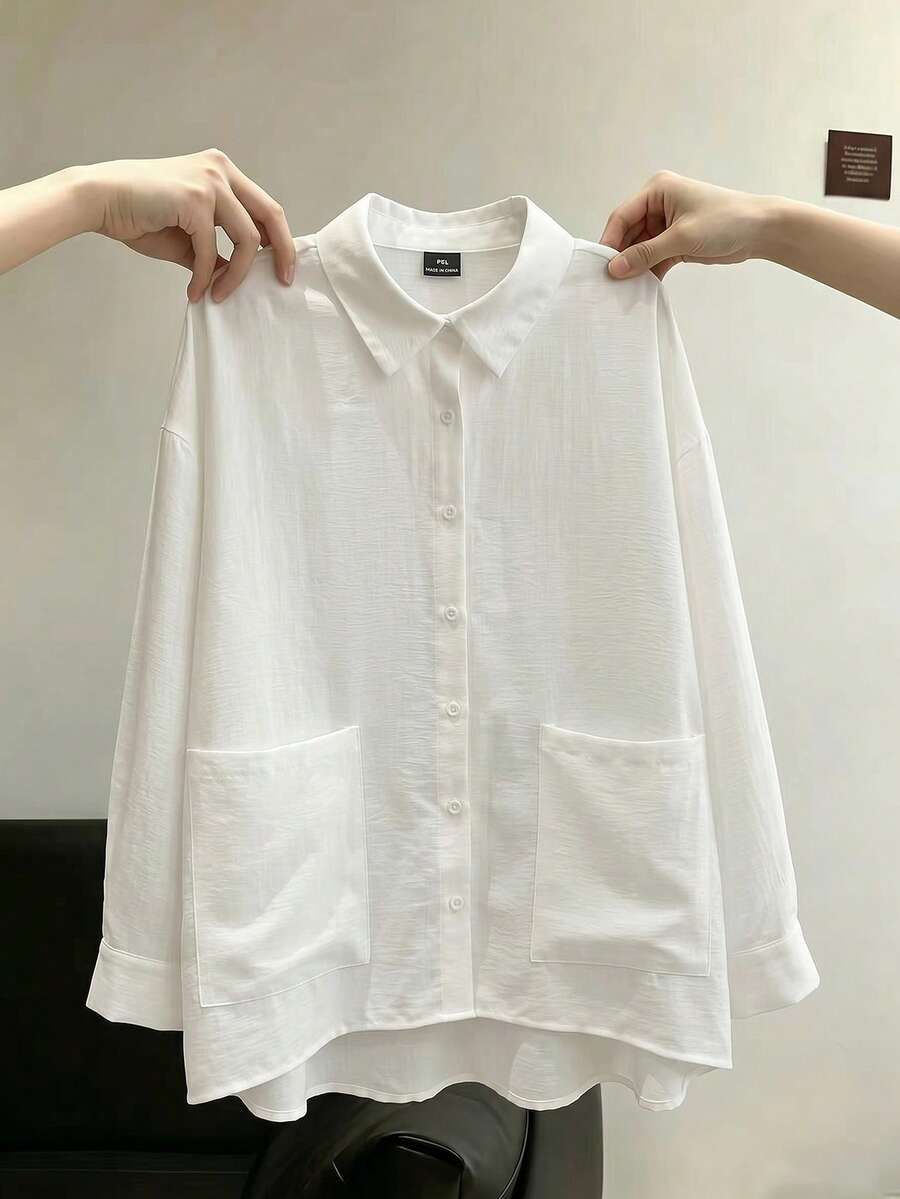 SHEIN Essnce Camisa blanca de botones holgada y cómoda para mujer talla grande, estilo casual tradicional minimalista, con bolsillos grandes, top de primavera/otoño/verano