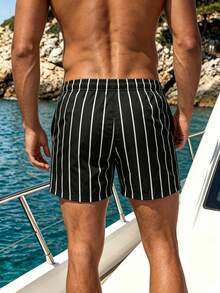 Manfinity Swimmode 男士大尺碼條紋休閒沙灘短褲，適合度假 - 黑色 - 查看 3