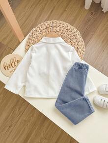 SHEIN Baby Boy Knight Graphic Print Textured Single-Breasted Shirt And Pocket Distressed Denim Jeans 2 Pieces Set - Light Wash - View 2