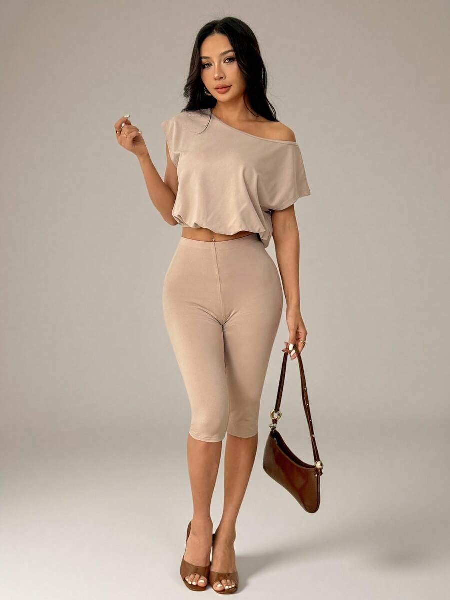 SHEIN PETITE 女款純色不對稱領上衣與中長褲休閒日常套裝，適合嬌小女性 - 卡其色 - 查看 1
