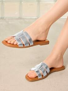 MOTF PREMIUM WOMEN'S COMFORTABLE SIMPLE VERSATILE FLAT SANDALS SUMMER - Silver - View 2