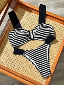 Swim Vcay 2026春夏新款女款美式復古黑白條紋比基尼套裝，紋理泡泡布料，V領深挖空寬黑色肩帶高腰三角泳褲，海灘度假兩件式泳衣套裝 - 黑與白 - 查看 2