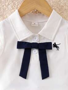 Elladie kids 2件組女孩學院風刺繡翻領無袖背心與百褶裙，附緞帶飾邊，適合夏季返校穿著 - 白色 - 查看 6