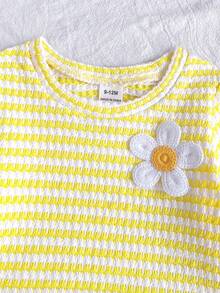 SHEIN Playful Pals 嬰兒/幼兒（女童）黃色針織提花短袖T恤與藍色長褲蝴蝶結套裝，時尚休閒女童套裝 - 黃色 - 查看 10