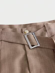 AXEPEAK Pantalones cortos holgados con diseño de hebilla en la cintura y pliegues de unicolor para hombres - Caqui - Ver 5