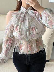 Dazy Plus Áo blouse nữ size lớn xuân/hè cổ nửa cao, hở vai, họa tiết hoa toàn thân gợi cảm ngọt ngào, gấu bèo nhún và phối patchwork - trắng - Xem 4