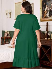 SHEIN Camisón de mujer casual con estampado floral retro, cuello en V, ribete de volantes, manga corta, talla grande - Verde - Ver 2