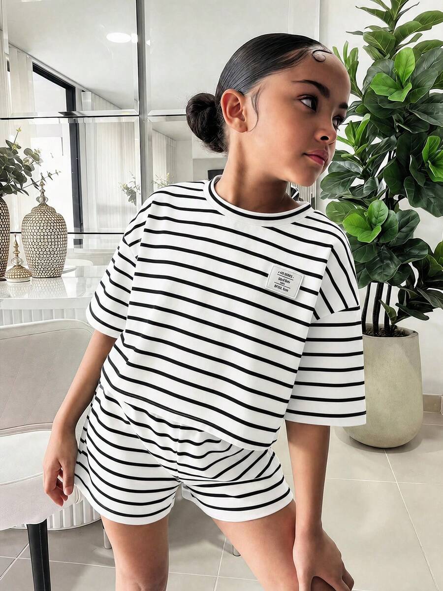 SHEIN Tween女孩寬鬆短版T恤+修身短褲2件套,休閒百搭日常穿著,親子套裝 - 白色 - 查看 1