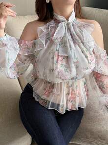 Dazy Plus Áo blouse nữ size lớn xuân/hè cổ nửa cao, hở vai, họa tiết hoa toàn thân gợi cảm ngọt ngào, gấu bèo nhún và phối patchwork - trắng - Xem 1
