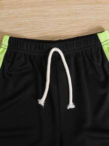 SHEIN 2件組 男童運動質感直條紋短袖T恤與短褲套裝 夏季活動服 童裝運動短褲套裝 男童運動短褲套裝 - 彩色 - 查看 3