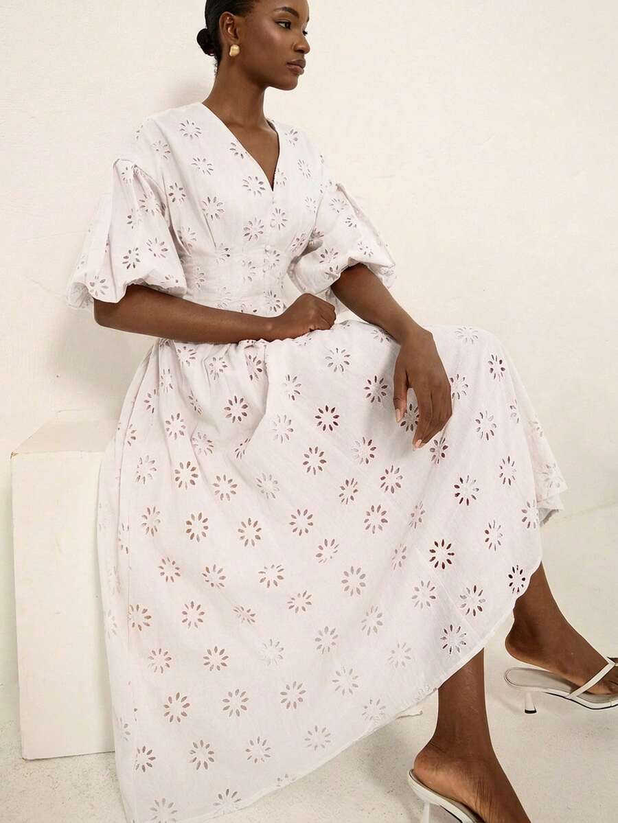 Zanirela 重工刺繡鏤空燈籠袖法式優雅收腰V領顯瘦女款長洋裝,白色,適合婚禮、夏季早午餐、度假 - 白色 - 查看 1