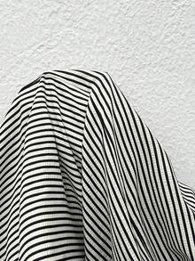 SHEIN Essnce 大尺碼女款春夏鬆弛舒適顯瘦黑白彈性腰七分褲 約會之夜早午餐夏威夷風 - 彩色 - 查看 13