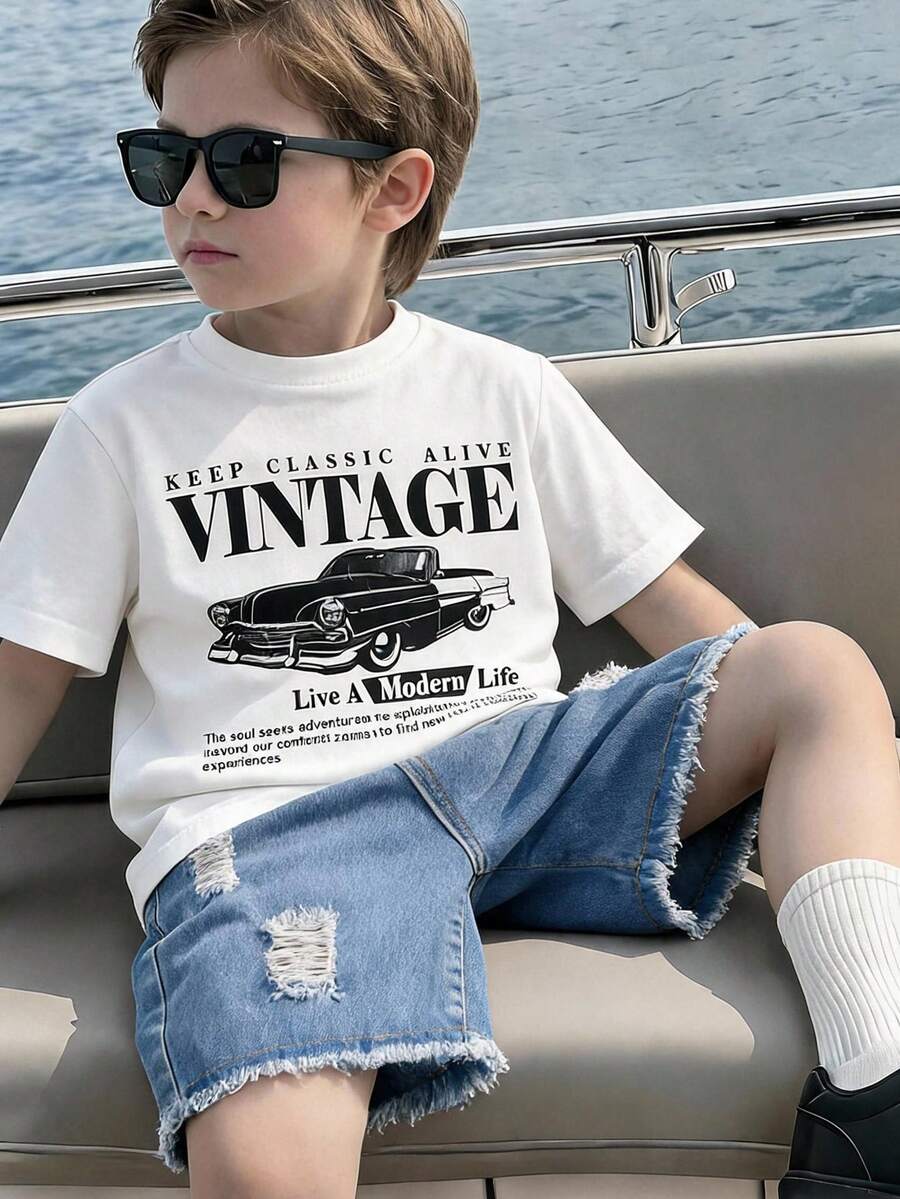 SHEIN 2er Set Kinder Lässig Vielseitig Bequem Amerikanisches Vintage Auto Muster Rundhals Lockerer Pullover Kurzarm Strick T-Shirt & Denim Shorts Set, Geeignet für Sommer