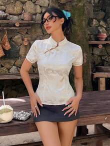 Aloruh 新款中式立領盤扣紋理緞面修身短袖女式襯衫 - 杏色 - 查看 8
