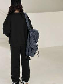 青少年女孩舒適休閒極簡英文標語印花大尺寸圓領長袖套頭運動衫與錐形運動褲套裝，適合居家與外出，深綠色，聖誕節 - 黑色 - 查看 2