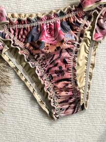 Soleia Set Bikini Pantai Wanita Motif Retro Warna-warni Leopard & Zebra, Motif Bunga, Pinggiran Berkerut, Pita Ikat, Leher Halter, dan Hiasan Rumbai - Khaki - View 7