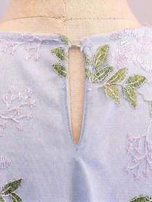 女童藍色正式禮服，刺繡網紗花卉設計，優雅輕盈柔軟面料，適合度假、畢業、開學、婚禮季、舞會及正式場合 - 藍色 - 查看 7