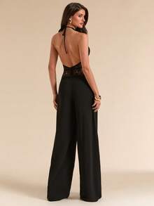 SHEIN BAE جمبسوت ساتان أسود سادة للربيع والصيف والخريف، مثير بياقة V عميقة وربطة عنق هالتر، مع تفاصيل دانتيل مفرغة عند الخصر وتصميم باتشوورك، مناسب لحفلات الكوكتيل والمواعيد الرومانسية وتجمعات الحفلات والمناسبات الرسمية وإطلالة ضيفة الزفاف والسهرات المسائية وحفلات الشاي، فستان سهرة أسود - الأسود - مشاهدة 2